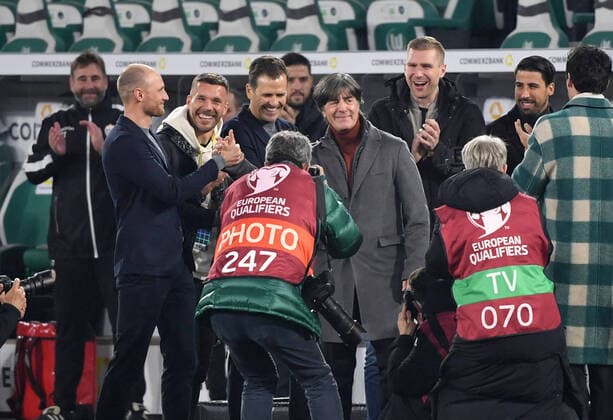 Bilder des Jahres 2021, Sport 11 November Sport Themen der Woche KW45 Sport Bilder des Tages Fußball, WM Quali, Verabschiedung von Joachim Löw Offizielle Verabschiedung von Ex Bundestrainer Joachim Löw, Jogi Löw 11.11.2021, Fussball UEFA WM Qualifikation, Europa, 2021 22, 9. Spieltag, Deutschland - Liechtenstein Foto: Maik Hölter TEAM2sportphoto Wolfsburg Niedersachsen Deutschland