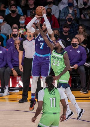 November 12, 2021, Los Angeles, California, USA: Patrick Beverley 22 of the Minnesota Timberwolves defends against Camelo Anthony 7 of the Los Angeles Lakers who puts up a jump shot on Friday November 12, 2021 at the Staples Center in Los Angeles, California. Lakers lose to Timberwolves, 83-107. PI Los Angeles USA - ZUMAp124 20211112_zaa_p124_010 Copyright: xJAVIERxROJASx