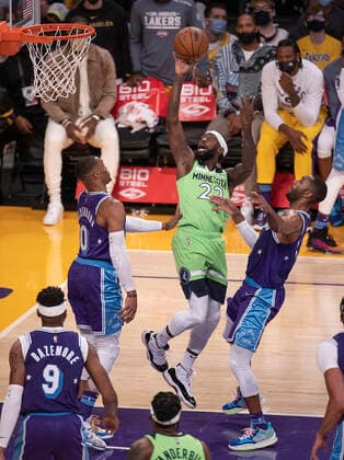 November 12, 2021, Los Angeles, California, USA: Patrick Beverley 22 of the Minnesota Timberwolves puts up a shot during their regular season NBA, Basketball Herren, USA game against the Los Angeles Lakers on Friday November 12, 2021 at the Staples Center in Los Angeles, California. Lakers lose to Timberwolves, 83-107. PI Los Angeles USA - ZUMAp124 20211112_zaa_p124_015 Copyright: xJAVIERxROJASx