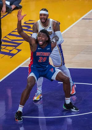 November 28, 2021, Los Angeles, California, USA: Camelo Anthony 7 of the Los Angeles Lakers defends against Isaiah Stewart 28 of the Detroit Pistons during their regular season NBA, Basketball Herren, USA game on Sunday November 28, 2021 at the Staples Center in Los Angeles, California. Lakers defeat Pistons, 110-106. PI Los Angeles USA - ZUMAp124 20211128_zaa_p124_034 Copyright: xJAVIERxROJASx