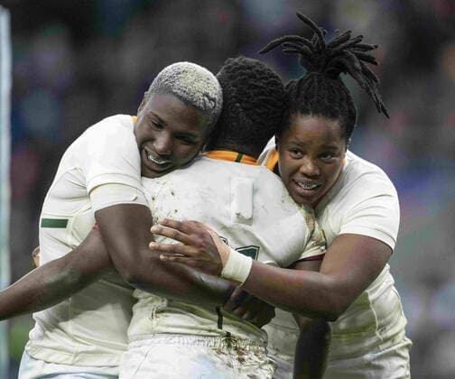 November 27, 2021, London, United Kingdom: Springbok Zenay Jordaan (C) celebrating with Ayanda Malinga (L) and Chumisa Qawe (R) after scoreing a try during the Women s International Rugby Killik Cup match between Barbarian Women and Springbok Women s XV at Twickenham Stadium. London United Kingdom - ZUMAs197 20211127_zab_s197_037 Copyright: xGaryxMitchellx