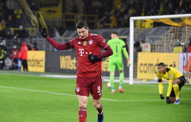 Bilder des Jahres 2021, Sport 12 Dezember Sport Themen der Woche KW48 Sport Bilder des Tages Jubel Robert Lewandowski (Bayern Muenchen) 04.12.2021, Fussball GER, Saison 2021 2022, 1. Bundesliga, 14. Spieltag, Borussia Dortmund - FC Bayern München, Foto: Maik Hölter TEAM2sportphoto
