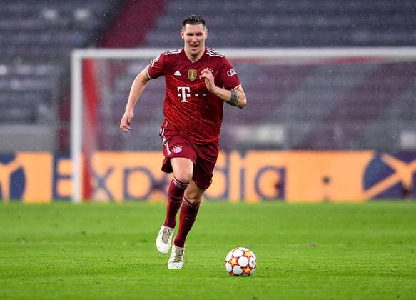 FUSSBALL CHAMPIONS LEAGUE SAISON 2021 2022 Vorrunde Gruppe E FC Bayern Muenchen - FC Barcelona, Barca 08.12.2021 Niklas Suele (FC Bayern Muenchen)