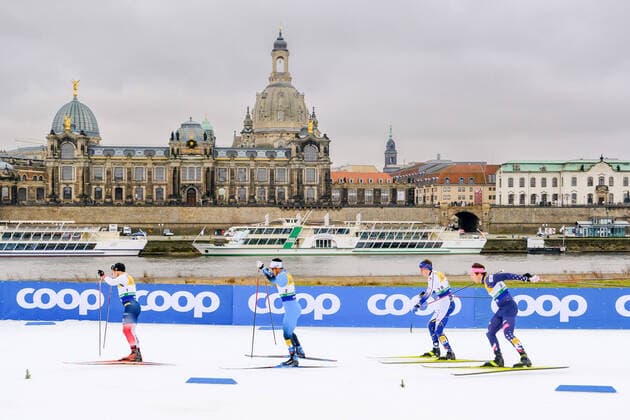 Bilder des Jahres 2021, Sport 12 Dezember Sport Themen der Woche KW50 Sport Bilder des Tages FIS Ski Langlauf Weltcup am 18.12.2021 in Dresden Sachsen. Haavard Solaas Taugboel (NOR, BIB1), Richard Jouve (FRA, BIB2) und James Clinton Schoonmaker (USA, BIB3).