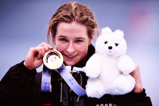 PECHSTEIN Claudia Team GER mit Goldmedaille Eisschnelllaufen Olympiasiegerin 5000m der Frauen Olympische Winterspiele 1998 in Nagano Japan vom 07. - 22. 02 1998 am 20. 02.1998 in Nagano