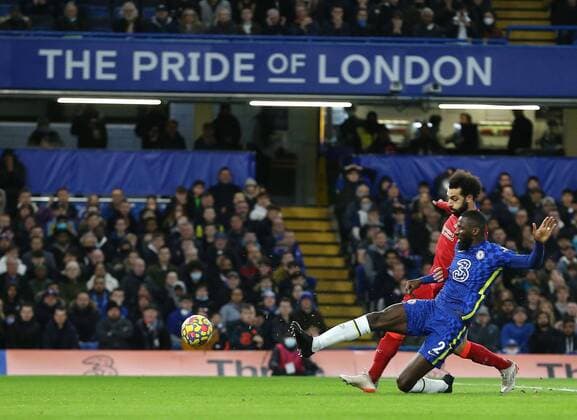 Bilder des Jahres 2022, Sport 01 Januar Sport Themen der Woche KW52 Sport Bilder des Tages Mandatory Credit: Photo by MIchael Zemanek Shutterstock (12672955ce) Antonio Rudiger of Chelsea wins the ball from Mohamed Salah of Liverpool Chelsea v Liverpool, Premier League, Football, Stamford Bridge, London, UK - 02 Jan 2022 EDITORIAL USE ONLY No use with unauthorised audio, video, data, fixture lists, club league logos or live services. Online in-match use limited to 120 images, no video emulation. No use in betting, games or single club league player publications. Chelsea v Liverpool, Premier League, Football, Stamford Bridge, London, UK - 02 Jan 2022 EDITORIAL USE ONLY No use with unauthorised audio, video, data, fixture lists, club league logos or live services. Online in-match use limited to 120 images, no video emulation. No use in betting, games or single club league player publications. Copyright: xMIchaelxZemanek Shutterstockx 12672955ce