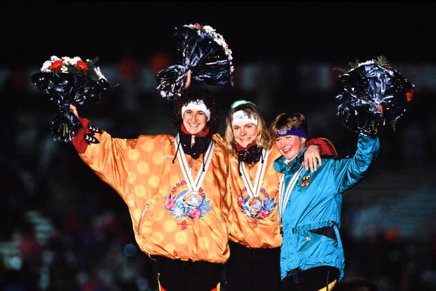 PECHSTEIN Claudia Team GER 3. Platz Finale 5000m der Frauen Siegerehrung mit Olympiasiegerin NIEMANN Gunda und WARNICKE Heike am 17. 02.1992 in Albertville Olympische Winterspiele in Albertville 1992