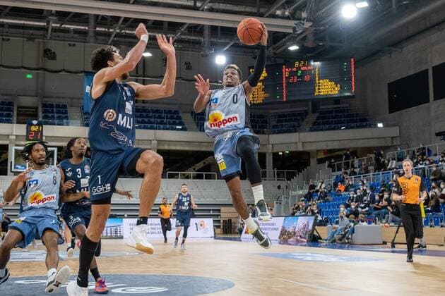 Bilder des Jahres 2022, Sport 01 Januar Sport Themen der Woche KW01 Sport Bilder des Tages T.J. Shorts (HAKRO Merlins Crailsheim, 0) beim Wurf gegen Brekott Chapman (MLP Academics Heidelberg, 1), MLP Academics Heidelberg vs. HAKRO Merlins Crailsheim, Basketball, easyCredit Bundesliga, 16.Spieltag, Saison 2021 2022, 07.01.2022, MLP Academics Heidelberg vs. HAKRO Merlins Crailsheim, Basketball, easyCredit Bundesliga, 16.Spieltag, Saison 2021 2022, 07.01.2022, Heidelberg Copyright: xEibner-Pressefotox EP_EER