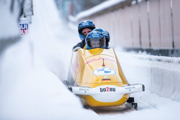 Bilder des Jahres 2022, Sport 01 Januar Sport Themen der Woche KW01 Christoph Hafer, Michael Salzer, Christian Hammers, Tobias Schneider (Deutschland) im Ziel, GER, IBSF Weltcup Winterberg, Viererbob, 09.01.2022, Saison 2021 2022 GER, IBSF Weltcup Winterberg, Viererbob, 09.01.2022, Saison 2021 2022 Copyright: xEibner Memmlerx EP_MMR