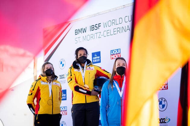 Bilder des Jahres 2022, Sport 01 Januar Sport Themen der Woche KW02 Laura Nolte (Deutschland, BSC Winterberg), Mariama Jamanka (Deutschland, BRC Thueringen), Nadezhda Sergeeva (Russland) auf dem Podium der Europameisterschaft, CH, IBSF Weltcup und Europameisterschaft, St. Moritz Monobob Damen, 15.01.2022, Saison 2021 2022 CH, IBSF Weltcup und Europameisterschaft, St. Moritz Monobob Damen, 15.01.2022, Saison 2021 2022 Copyright: xEibner Memmlerx EP_MMR