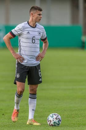 07.10.2020, Loerrach, Deutschland, Gruettpark-Stadion, Deutschland vs. Schweiz U20 - Testspiel , Yannik Engelhardt (Germany U20) in Aktion, am Ball, Einzelaktion (Foto H. Langer) Loerrach Baden Wuerttemberg Deutschland