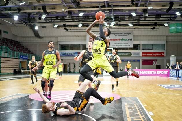 Bilder des Jahres 2022, Sport 01 Januar Sport Themen der Woche KW03 Sport Bilder des Tages medi bayreuth - Basketball Loewen Braunschweig , Basketball, Bundesliga, BBL, Spieltag 18, Spielzeit 2021 2022, 21.01.2022, medi bayreuth - Basketball Loewen Braunschweig , Basketball, Bundesliga, BBL, Spieltag 18, Spielzeit 2021 2022, 21.01.2022, Foto: EIBNER Thorsten OCHS Bayreuth Copyright: xEibner-Pressefoto ThorstenxOchsx EP_TOS