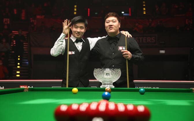 Bilder des Jahres 2022, Sport 01 Januar Sport Themen der Woche KW04 Sport Bilder des Tages Zhao Xintong (CHN), Yan Bingtao (CHN) Snooker Billard Finale Berlin German Masters im Tempodrom 30.01.2022