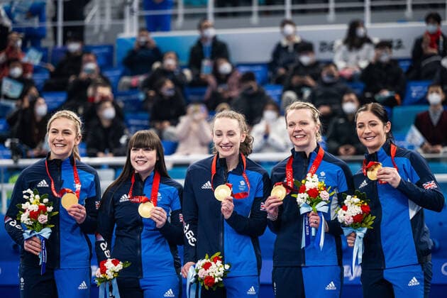 Bilder des Jahres 2022, Sport 02 Februar Sport Themen der Woche KW 07 220220 Milli Smith, Halley Duff, Jennifer Dodds, Vicky Wright and Eve Muirhead of Great Britain celebrate with their gold medals on the podium at the medal ceremony for women?s curling final match between Great Britain and Japan during day 16 of the 2022 Winter Olympics on February 20, 2022 in Beijing. Photo: Mathias Bergeld BILDBYRAN kod MB MB0347 curling Olympic Games, Olympische Spiele, Olympia, OS olympics winter olympics os ol olympiska spel vinter-os olympiske leker peking peking 2022 beijing 2022 beijing 2022 olympic games beijing 2022 winter olympic games peking-os beijing-ol vinter-ol 16 bbeng Great Britain storbritannien medaljceremoni medal ceremony Copyright: MATHIASxBERGELD BB220220MB028