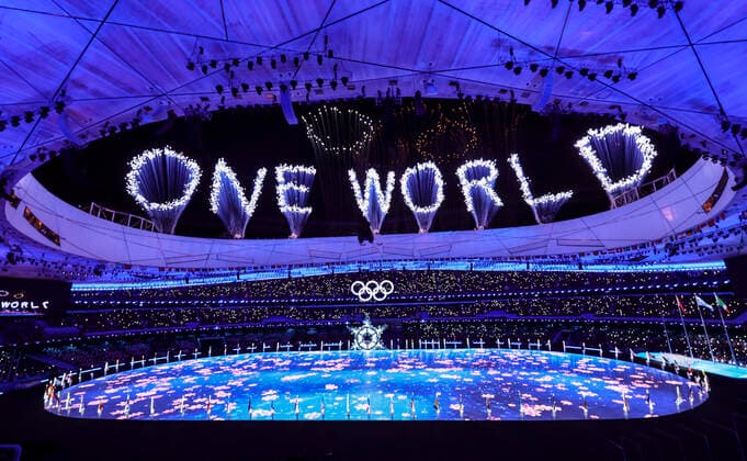 Bilder des Jahres 2022, Sport 02 Februar Sport Themen der Woche KW 07 Sport Bilder des Tages (220220) -- BEIJING, Feb. 20, 2022 -- Photo taken on Feb. 20, 2022 shows fireworks in the shape of One World over the National Stadium during the closing ceremony of the Beijing 2022 Olympic Winter games, Winterspiele,Spiele, Summer games in Beijing, capital of China. ) (BEIJING2022)CHINA-BEIJING-OLYMPIC WINTER GAMES-CLOSING CEREMONY (CN) LanxHongguang 