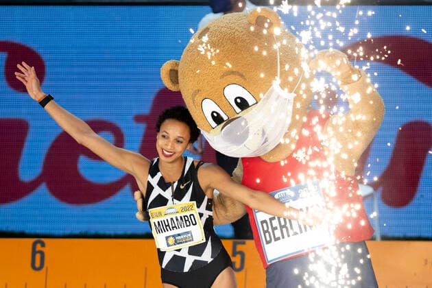Bilder des Jahres 2022, Sport 02 Februar Sport Themen der Woche KW 07 Leichtathletik: ISTAF Indoor am 20.02.2022 im ISS Dome in Düsseldorf, Frauen Weitsprung- Women Long Jump Women -TK- 1 Malaika Mihambo (LG Kurpfalz, Germany) Malaika Mihambo beim Sprung. Sie macht den ersten Platz und springt 6,96 Meter. Copyright: xTeresaxKROEGERx