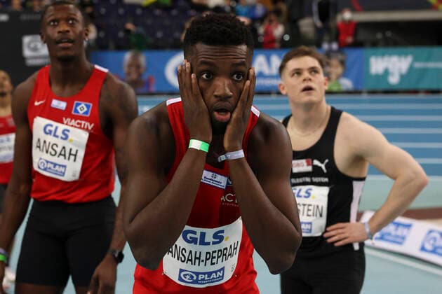 Bilder des Jahres 2022, Sport 02 Februar Sport Themen der Woche KW08 Sport Bilder des Tages Deutsche Leichtathletik-Hallenmeisterschaften; Leipzig, 26.02.2022 Ueberrschender Deutscher Meister ueber 60m: Lucas Ansah-Peprah (Hamburger SV); Deutsche Leichtathletik-Hallenmeisterschaften am 26.02.2022 in der Quarterback Immobilien Arena in Leipzig (Deutschland). Copyright: xBEAUTIFULxSPORTS AxelxKohringx