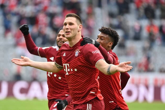 Torjubel Niklas SUELE (Bayern Muenchen) nach Tor zum 1-0 mit Serge GNABRY (FC Bayern Muenchen,li) und Kingsley COMAN (Bayern Muenchen), Jubel,Freude,Begeisterung,Aktion. Fussball 1. Bundesliga Saison 2021 2022,25.Spieltag, Spieltag25. FC Bayern Muenchen - Bayer 04 Leverkusen am 05.03.2022, A L L I A N Z A R E N A Muenchen.
