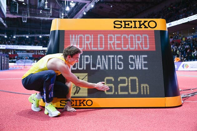 Bilder des Jahres 2022, Sport 03 März Sport Themen der Woche KW11 Sport Bilder des Tages Leichtathletik, IAAF Indoor WM in Belgrad, Stabhochsprung, Herren, Weltrekord von Armand Duplantis 220320 Armand Duplantis of Sweden celebrates jumping on world record at the hight 6.20 while competing in men?s pole vault during day three of the World Athletics Indoor Championships on March 20, 2022 in Belgrade. Photo: Mathias Bergeld BILDBYRAN kod MB MB0361 bbeng friidrott athletics friidrett iaaf iaaf world indoor championships world athletics indoor championships vm friidrotts-vm friidrotts-vm 2022 friidretts-vm friidretts-vm 2022 innendors innendors-vm inomhus inomhus-vm ivm day 3 jubel sverige Copyright: MATHIASxBERGELD BB220320MB097