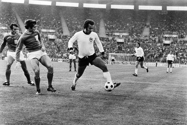 11.10.75 Deutschland - Griechenland Deutschland, Düsseldorf, 11.10.1975, UEFA, EM-Qualifikation, DFB Deutschland - Griechenland (1:1): Erwin Kostedde (Deutschland).
