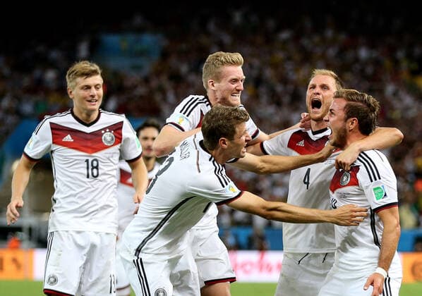 Football - 2014 FIFA World Cup, WM, Weltmeisterschaft, Fussball - Final - Germany v Argentina 13 July 2014 - FIFA World Cup - Final - Germany v Argentina - Mario Gotze (R) of Germany celebrates scoring the winning goal with team mates - Photo: Marc Atkins Offside. Rio de Janeiro Brazil Copyright: xMarcxAtkinsxOffside