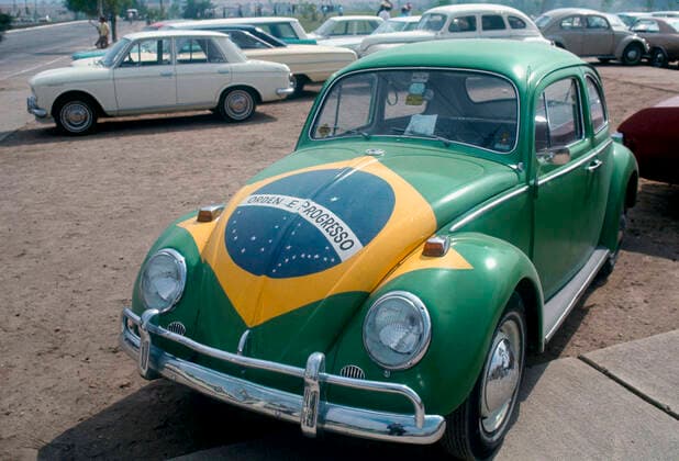 1970 FIFA World Cup, WM, Weltmeisterschaft, Fussball 31 5 1970 Football World Cup 1970. A VW beetle painted in the colours of the Brazilian flag. Photo: Gerry Cranham Offside Mexico