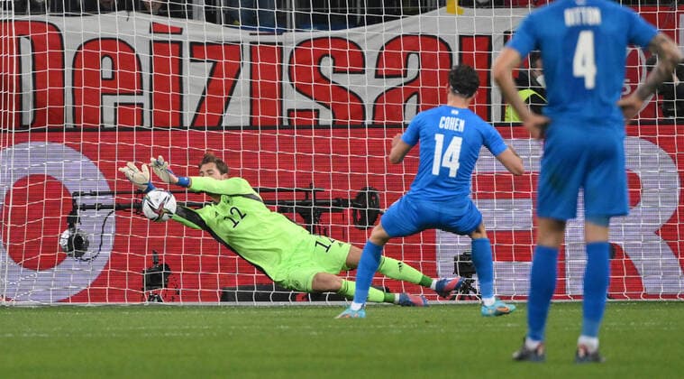 Bilder des Jahres 2022, Sport 03 März Sport Themen der Woche KW12 Sport Bilder des Tages Torwart Kevin Trapp pariert den Elfmeter von Yonatan Cohen (Israel) 26.03.2022, Fussball 2022, GER, Länderspiel, Deutschland - Israel Foto: Maik Hölter TEAM2sportphoto Sinsheim PreZero Arena Deutschland