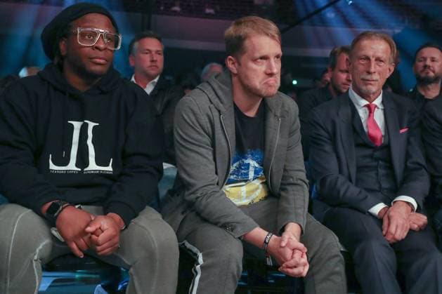 Bilder des Jahres 2022, Sport 03 März Sport Themen der Woche KW12 Boxen - Felix Sturm vs. Istvan Szili am 26.03.2022 in der Westfalenhalle in Dortmund Mola Adebesi, Oliver Pocher, Christoph Daum