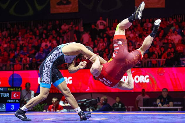 Bilder des Jahres 2022, Sport 04 April Sport Themen der Woche KW13 Sport Bilder des Tages Wrestling European Championships 2022 67kg GR - Murat FIRAT (TUR) df. Krisztian Istvan VANCZA (HUN) Budapest BOK Sportcsarnok Hungary