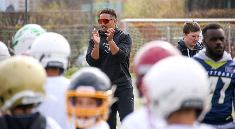 Bilder des Jahres 2022, Sport 04 April Sport Themen der Woche KW14 10.04.2022, Deutschland, Ludwigsburg, Football-Camp in Ludwigsburg mit Jakob Johnson
