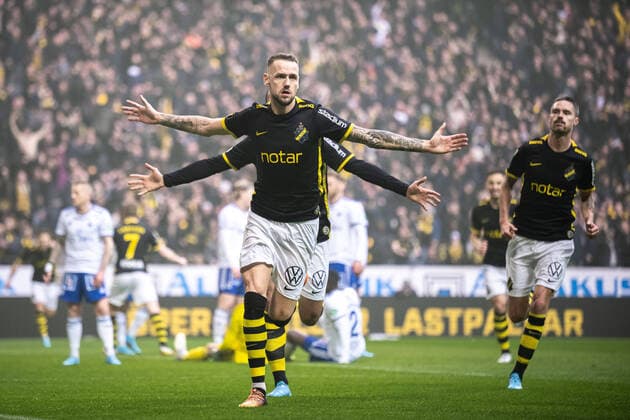 Bilder des Jahres 2022, Sport 04 April Sport Themen der Woche KW14 Sport Bilder des Tages 220410 AIK:s Alexander Milosevic jublar efter 1-0 under fotbollsmatchen i Allsvenskan mellan AIK och IFK Norrköping den 10 april 2022 i Stockholm. Copyright: MAXIMxTHORE BB220410MT064