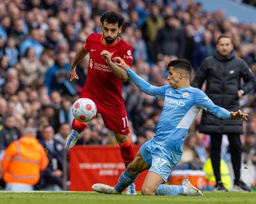 Bilder des Jahres 2022, Sport 04 April Sport Themen der Woche KW14 Sport Bilder des Tages (220411) -- MANCHESTER, April 11, 2022 -- Liverpool s Mohamed Salah (L) skips over a challenge from Manchester City s Joao Cancelo during the English Premier League match between Manchester City and Liverpool in Manchester, Britain, on April 10, 2022. The game ended in a 2-2 draw. FOR EDITORIAL USE ONLY. NOT FOR SALE FOR MARKETING OR ADVERTISING CAMPAIGNS. NO USE WITH UNAUTHORIZED AUDIO, VIDEO, DATA, FIXTURE LISTS, CLUB LEAGUE LOGOS OR LIVE SERVICES. ONLINE IN-MATCH USE LIMITED TO 45 IMAGES, NO VIDEO EMULATION. NO USE IN BETTING, GAMES OR SINGLE CLUB LEAGUE PLAYER PUBLICATIONS. (SP)BRITAIN-MANCHESTER-FOOTBALL-PREMIER LEAGUE-MANCHESTER CITY VS LIVERPOOL Stringer