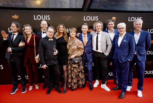 Bilder des Jahres 2022, Sport 04 April Sport Themen der Woche KW15 AMSTERDAM - Louis van Gaal, Truus van Gaal, Geertjan Lassche, Jan Slagter and Harmen Jalvingh on the red carpet prior to the premiere of LOUIS. The documentary is about the life of national coach Louis van Gaal. ANP KIPPA KOEN VAN WEEL xVIxANPxSportx xxANPxIVx