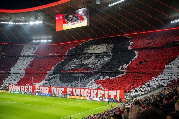 Bilder des Jahres 2022, Sport 04 April Sport Themen der Woche KW15 Sport Bilder des Tages Plakat Bomber fuer die Ewigkeit , GER, FC Bayern Muenchen vs. FC Villarreal, Fussball, Champions League, Viertelfinale, Rueckspiel, Spielzeit 2021 2022, 12.04.2022, GER, FC Bayern Muenchen vs. FC Villarreal, Fussball, Champions League, Viertelfinale, Rueckspiel, Spielzeit 2021 2022, 12.04.2022 Muenchen Copyright: xEibner-Pressefoto SaschaxWaltherx EP_EER