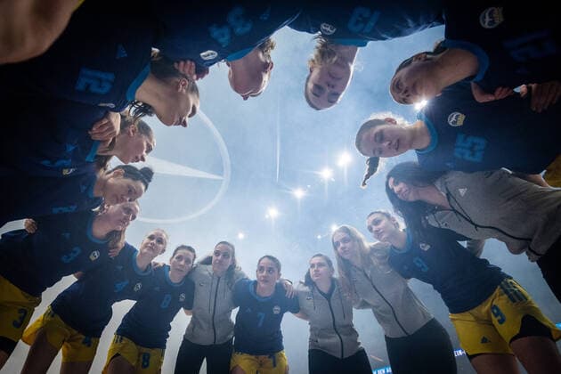 Bilder des Jahres 2022, Sport 04 April Sport Themen der Woche KW15 Sport Bilder des Tages Basketball Berlin 15.04.2022 Saison 2021 2022 2. Bundesliga Damen Frauen 2. DBBL Aufstiegsrunde Alba Berlin - Rhein-Main Baskets Team Alba vor dem Spiel
