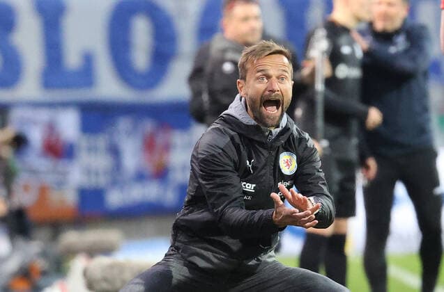 Bilder des Jahres 2022, Sport 04 April Sport Themen der Woche KW17 Sport Bilder des Tages Cheftrainer Michael Schiele (Eintracht Braunschweig) DFL REGULATIONS PROHIBIT ANY USE OF PHOTOGRAPHS AS IMAGE SEQUENCES AND OR QUASI-VIDEO.
