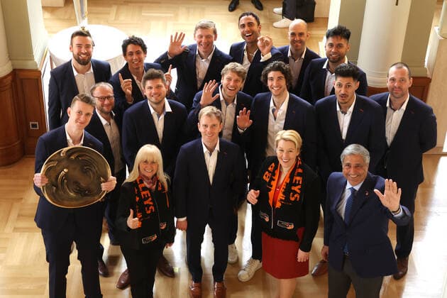 Bilder des Jahres 2022, Sport 05 Mai Sport Themen der Woche KW18 Sport Bilder des Tages DEU, Empfang der BR Volleys und TTC Eastside, 04.05.2022, Berlin, Berlin, DEU, Empfang der BR Volleys und TTC Eastside, im Bild Die Regierende Bürgermeisterin von Berlin Franziska Giffey und Sportsenatorin Iris Spranger, empfangten die Meister BR Volleys im Roten Rathaus Foto: Juergen Engler nordphoto GmbH