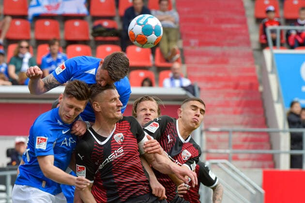 Bilder des Jahres 2022, Sport 05 Mai Sport Themen der Woche KW18 Stefan Kutschke (FC Ingolstadt, Nr.30) inmitten einer Spielerschar beim Spiel FC Ingolstadt 04 gegen Hansa Rostock am 07.05.2022, DFL regulations prohibit any use of photographs as image sequences and or quasi-video. GER, Fussball, 2. Bundesliga, Spieltag 33, FC Ingolstadt 04 gegen Hansa Rostock, 07.05.2022, Audi Sportpark Ingolstadt Copyright: xStrischx Eibner-Pressefotox EP_osh