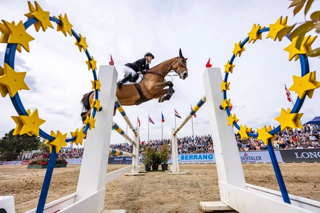 Bilder des Jahres 2022, Sport 05 Mai Sport Themen der Woche KW19 Sport Bilder des Tages MANNHEIM - Maimarkt-Turnier mit LONGINES EEF Nations Cup 2022, MANNHEIM - Maimarkt-Turnier mit LONGINES EEF Nations Cup 2022 MEYER-ZIMMERMANN Janne Friederike (GER), Messi vanÂ t Ruytershof - Die Badenia - Grand Prix of MVV CSIO3* - Int. jumping competition with jump-off (1,60 m) Mannheim, Maimarkt 10. May 2022 -