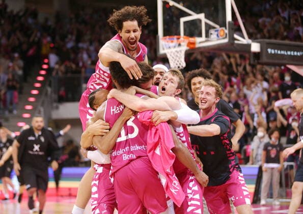 Bilder des Jahres 2022, Sport 05 Mai Sport Themen der Woche KW19 Sport Bilder des Tages Sieg: Telekom Baskets Bonn vs. Hamburg Towers , Playoffs Viertelfinale Spiel 1