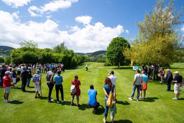 GOLF - Goesser Open 2022 MARIA LANKOWITZ,AUSTRIA,14.MAY.22 - GOLF - Alps Tour, Goesser Open, GC Erzherzog Johann. Image shows Clark Dennis (USA). Keywords: general view, fans.  GEPAxpictures xMaticxKlansek