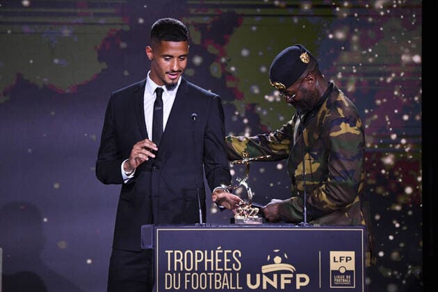 Sport Bilder des Tages Djibril CISSE - 02 William SALIBA (om) during the Trophies UNFP ceremony at Pavillon Gabriel on May 15, 2022 in Paris, France. FOOTBALL : Trophees UNFP - Soiree - Paris - 15 05 2022 Pool FEP Panoramic 