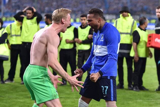 Bilder des Jahres 2022, Sport 05 Mai Sport Themen der Woche KW21 Sport Bilder des Tages Fußball 1. Bundesliga Relegation Rückspiel Hamburger SV - Hertha BSC Berlin am 23.05.2022 im Volksparkstadion in Hamburg Oliver Christensen ( Berlin ), links - Kevin Prince Boateng ( Berlin ), rechts DFL regulations prohibit any use of photographs as image sequences and or quasi-video.