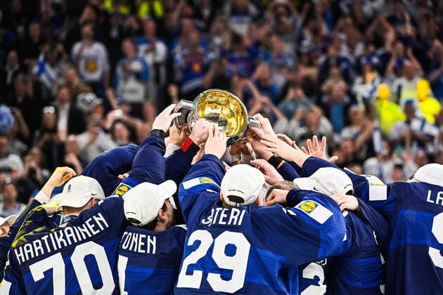 Bilder des Jahres 2022, Sport 05 Mai Sport Themen der Woche KW21 Sport Bilder des Tages 220529 Players of Finland celebrates after the 2022 IIHF Ice hockey, Eishockey World Championship, WM, Weltmeisterschaft gold medal game between Finland and Canada on May 29, 2022 in Tampere. Photo: Maxim Thore BILDBYRAN kod MT MT0408 ishockey ice hockey ishockey-vm iihf ice hockey world championship finland kanada canada bbeng celebration jubel Copyright: MAXIMxTHORE BB220529MT150