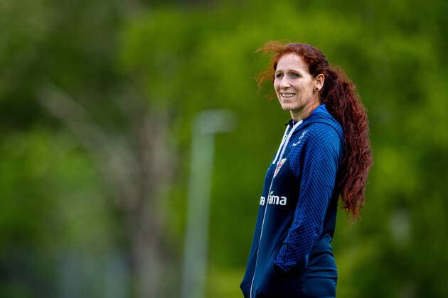 220603 Lise Klaveness, president of the Norwegian Football Association (NFF), during a training session with the Norwegian national football team on June 3, 2022 in Stockholm. Photo: Vegard Grott BILDBYRAN kod VG VG0290 bbeng fotball football fotboll nations league norge norway trening träning training Copyright: VEGARDxGRoTT BB220603VG014