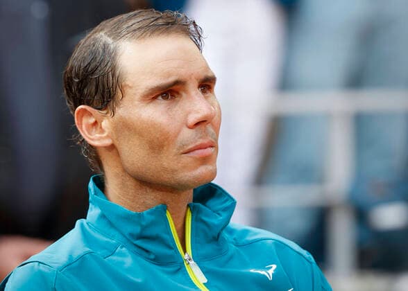 French Open 2022, Sieger Rafael Nadal wartet auf die Siegerehrung, Praesentation, Portrait, Portraet Copyright: xJuergenxHasenkopfx