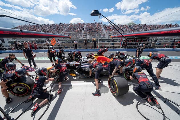 17.06.2022, Circuit Gilles-Villeneuve, Montreal, FORMULA 1 AWS GRAND PRIX DU CANADA 2022 , im Bild Boxenstop bei Sergio Perez (MEX), Oracle Red Bull Racing (Foto EU-Images) Montreal Circuit Gilles-Villeneuve Quebec Kanada