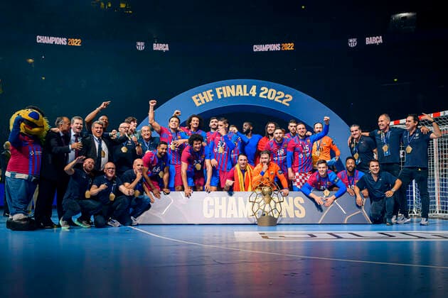 Sport Themen der Woche KW24 Koeln, Deutschland 19. Juni 2022: Handball EHF CL Final4 - 21 22 - Finale - Barca vs. Lomza Vive Kielce die Mannschaft von Barca, Siegerfoto, Gruppenbild, Schlussjubel Schlußjubel Emotion Freude Koeln Lanxess Arena Nordrhein-Westfalen Deutschland