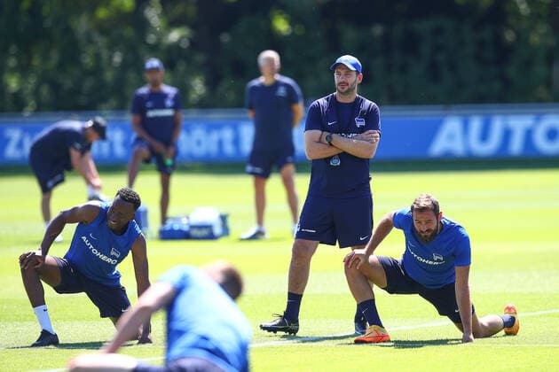Sport Bilder des Tages 22.06.2022, xtgx, Fussball 1. Bundesliga, Auftakttraining Hertha BSC Berlin emspor, v.l. Sandro Schwarz (Hertha, Trainer) (DFL DFB REGULATIONS PROHIBIT ANY USE OF PHOTOGRAPHS as IMAGE SEQUENCES and or QUASI-VIDEO) Berlin