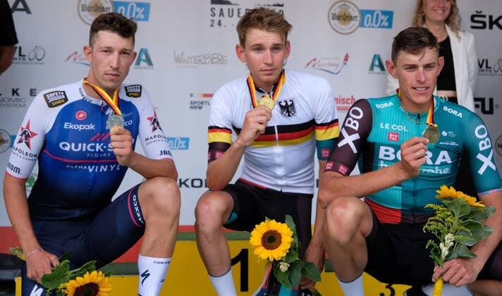 Sport Themen der Woche KW25 Sport Bilder des Tages 24.06.2022 xkhx Marsberg, Radsport DM Deutsche Straßenrad-Meisterschaften Siegerehrung Einzelzeitfahren der Männe 2. Platz Jannik Steimle Sieger Lennard Kämna 3. Platz Nils Politt,
